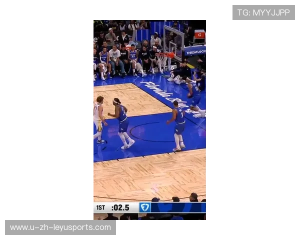 勇士库里连续超远三分点燃全场